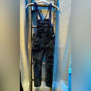 Free People dark gray wash denim overalls size 24 EUC!!!!